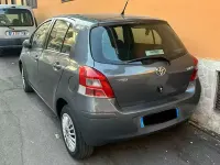 Usata Toyota Yaris 69 CV (50 kW) 2011 Grigio Utilitaria