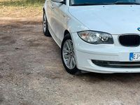 Begagnad BMW 118 143 HK (105 kW) 2010 Vit Halvkombi