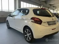 Usata Peugeot 208 110 CV (80 kW) 2017 Bianco Utilitaria