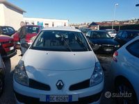 Usata Renault Clio II 105 CV (77 kW) 2006 Bianco Utilitaria