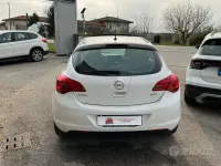 Usata Opel Astra 125 CV (91 kW) 2010 Bianco Berlina