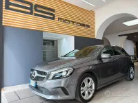 Usata Mercedes A180 Premium 109 CV (80 kW) 2018 Grigio Berlina