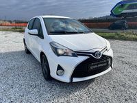 Usata Toyota Yaris Hybrid Active 75 CV (55 kW) 2016 Nero Berlina
