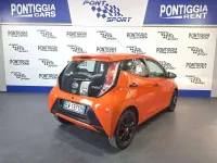 Usata Toyota Aygo 69 CV (50 kW) 2014 Arancione Utilitaria