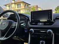 Usata Toyota RAV4 Hybrid Lounge 190 CV (139 kW) 2022 Argento SUV