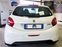 Usata Peugeot 208 Allure 82 CV (60 kW) 2015 Bianco Utilitaria