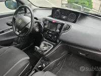 Usata Lancia Ypsilon 69 CV (50 kW) 2016 Bluazzurro Utilitaria