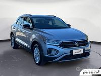 Usata VW T-Roc Life 116 CV (85 kW) 2023 Grigio SUV