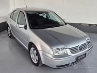 Usado VW Bora Highline 105 CV (77 kW) 2000 Gris Berlina