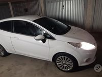 Usata Ford Fiesta Titanium 82 CV (60 kW) 2009 Bianco Utilitaria