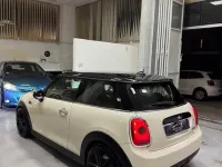 Usata Mini Cooper D 116 CV (85 kW) 2017 Beige Utilitaria
