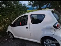 Usata Toyota Aygo 68 CV (50 kW) 2011 Bianco Utilitaria