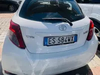 Usata Toyota Yaris Lounge 69 CV (50 kW) 2013 Bianco Utilitaria