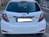 Usata Toyota Yaris Lounge 90 CV (66 kW) 2014 Bianco Utilitaria