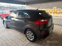 Usata Kia Rio 84 CV (61 kW) 2016 Grigio Utilitaria