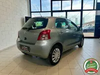 Usata Toyota Yaris Sol 69 CV (50 kW) 2006 Grigio Berlina