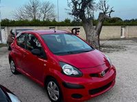Usata Toyota Aygo Connect Style 67 CV (49 kW) 2012 Rosso Utilitaria