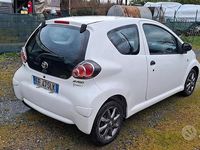 Usata Toyota Aygo Connect Style 68 CV (50 kW) 2011 Bianco Utilitaria