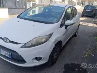 Begagnad Ford Fiesta 75 HK (55 kW) 2010 Vit Sedan