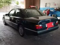 Usata Mercedes 200 122 CV (89 kW) 1991 Grigio Berlina