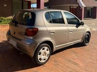 Begagnad Toyota Yaris 65 HK (47 kW) 2005 Grå Halvkombi