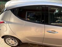 Usata Lancia Ypsilon 69 CV (50 kW) 2015 Argento Utilitaria