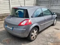 Usata Renault Mégane Authentique 100 CV (73 kW) 2004 Grigio Berlina
