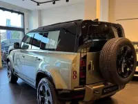 Usata Land Rover Defender SE Dynamic 200 CV (147 kW) 2024 Verde SUV