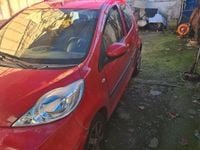 Usata Peugeot 107 68 CV (50 kW) 2009 Rosso Utilitaria