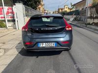 Usata Volvo V40 120 CV (88 kW) 2018 Blu Station wagon
