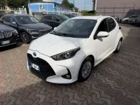 Usata Toyota Yaris Hybrid Active 92 CV (67 kW) 2022 Bianco Berlina
