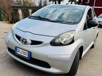 Usata Toyota Aygo 67 CV (49 kW) 2007 Grigio Utilitaria
