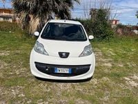 Usata Peugeot 107 54 CV (39 kW) 2006 Bianco Utilitaria
