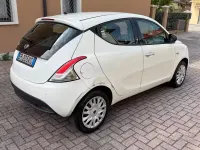 Usata Lancia Ypsilon 69 CV (50 kW) 2013 Bianco Utilitaria