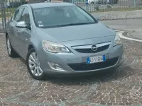 Usata Opel Astra Cosmo 110 CV (80 kW) 2011 Grigio Coupé