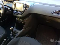 Usata Peugeot 208 120 CV (88 kW) 2018 Utilitaria