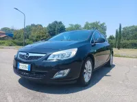 Usata Opel Astra Cosmo 110 CV (80 kW) 2011 Nero Berlina