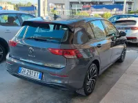 Usata VW Golf VIII Life 110 CV (80 kW) 2022 Grigio Berlina