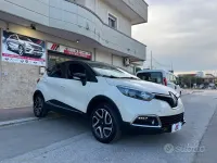 Usado Renault Captur Iconic 90 CV (66 kW) 2016 Beige SUV