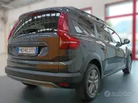 Usata Dacia Jogger Comfort 101 CV (74 kW) 2022 Grigio Monovolume