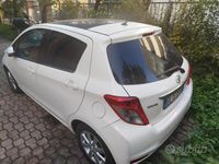 Usata Toyota Yaris 99 CV (72 kW) 2012 Bianco Berlina