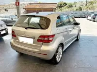 Usata Mercedes B200 140 CV (102 kW) 2008 Rosso Monovolume