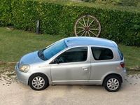 Usata Toyota Yaris 65 CV (47 kW) 2003 Grigio Berlina