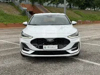 Käytetty Ford Focus ST 116 HP (85 kW) 2023 Valkoinen Viistoperä