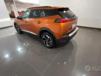 Używany Peugeot 2008 Allure 101 KM (74 kW) 2023 Pomarańczowy SUV