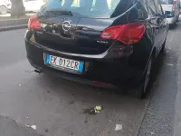 Käytetty Opel Astra 140 HP (102 kW) 2011 Musta Sedan
