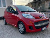 Usata Peugeot 107 Access 68 CV (50 kW) 2010 Rosso Utilitaria