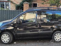 Begagnad Peugeot Bipper Outdoor 75 HK (55 kW) 2011 Svart Minibuss