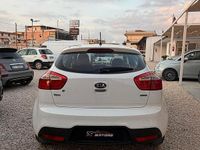 Usata Kia Rio 90 CV (66 kW) 2014 Bianco Berlina