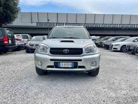 Usata Toyota RAV4 116 CV (85 kW) 2004 Argento SUV